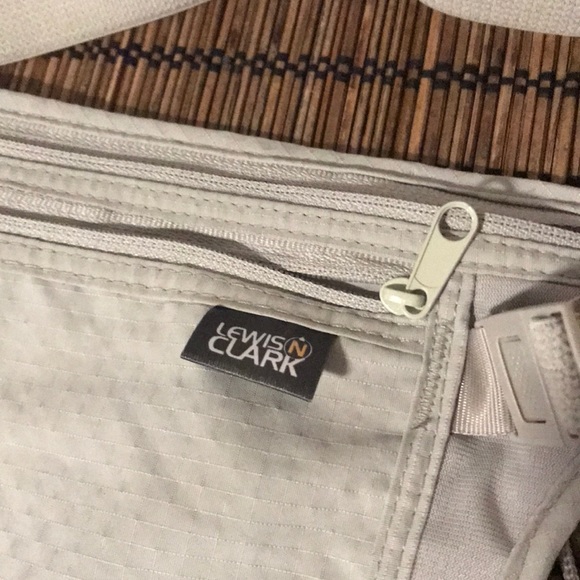 Lewis n clark cream OSFA fanny pack - Picture 2 of 4